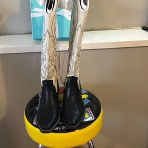 Wild Fable Chic Western Cowboy Boots - Ivory and Black.